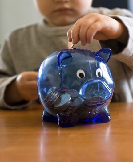 Piggy bank or bank account, which is better?